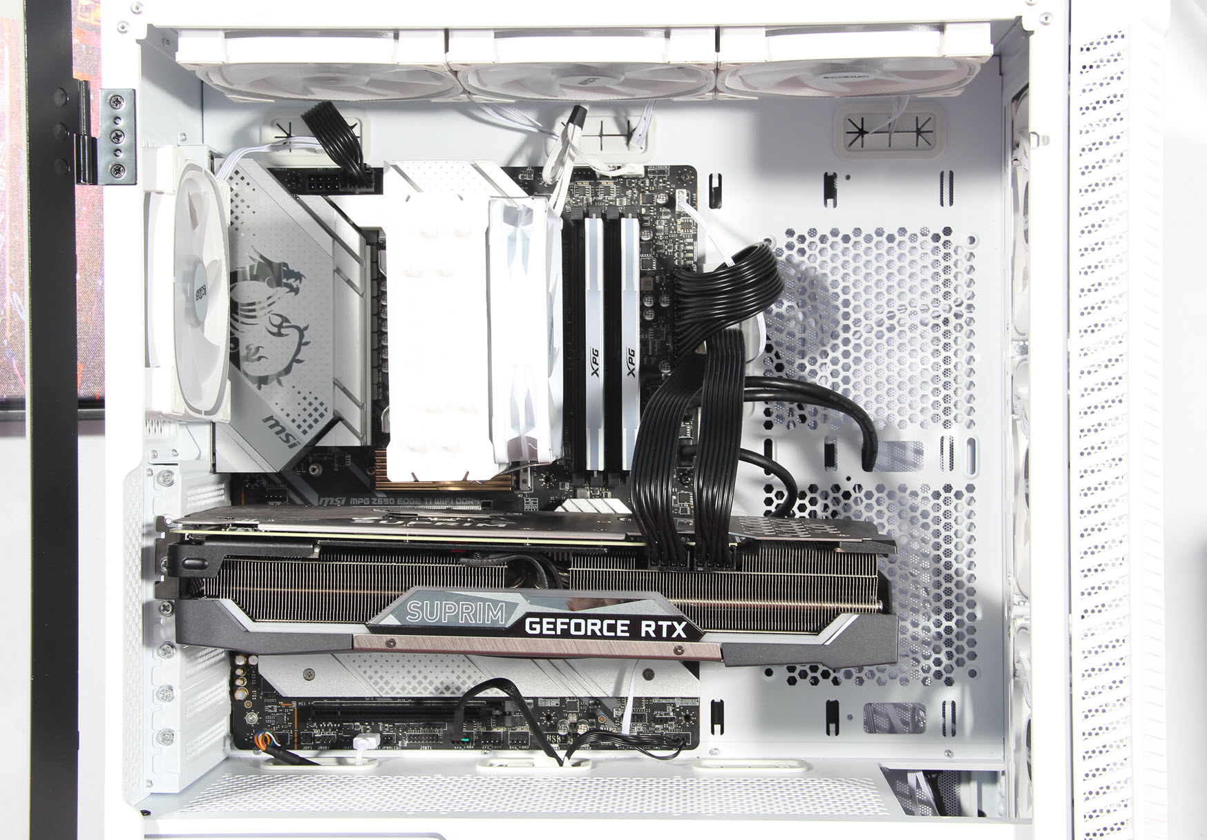 全风扇装机爱不爱？细数新机箱里的八把风扇