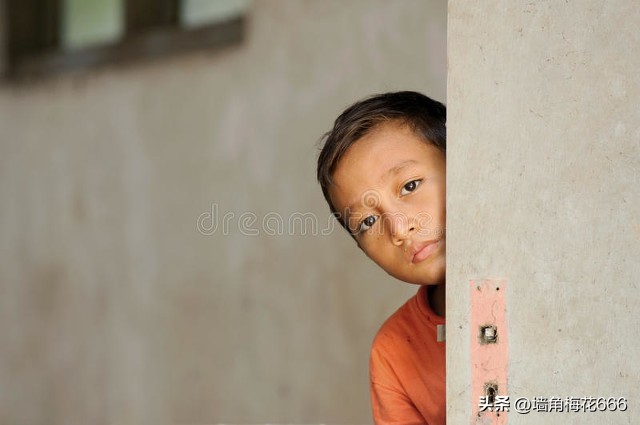 当年我家开饭店，他每天拿着小鱼来换包子，30年后，他又找上门了