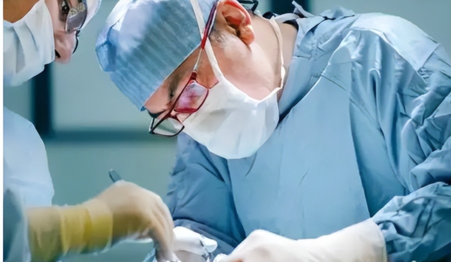 18岁男生持刀自宫,18岁男生持刀自宫后考了600分