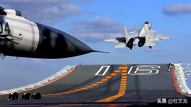 央视公布辽宁舰华丽转身,从训练舰变身战斗舰,为海军节送上大礼