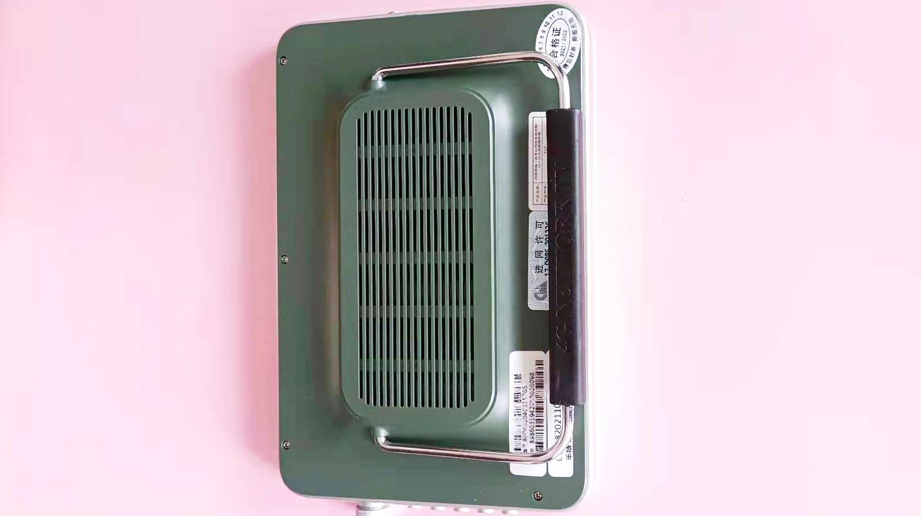 便携式10英寸屏幕，这台国产厦新移动电视，数十个频道开机就能看