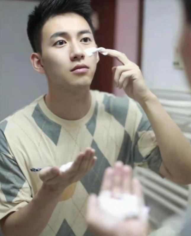 晚上护肤的正确步骤男士,男士从零开始护肤