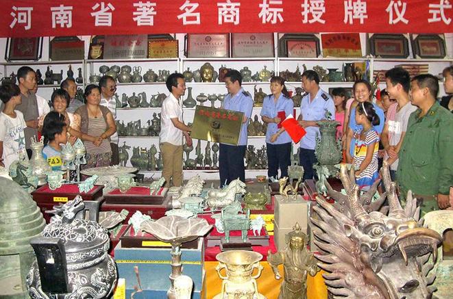 河南老汉制假,河南一老汉造假古董