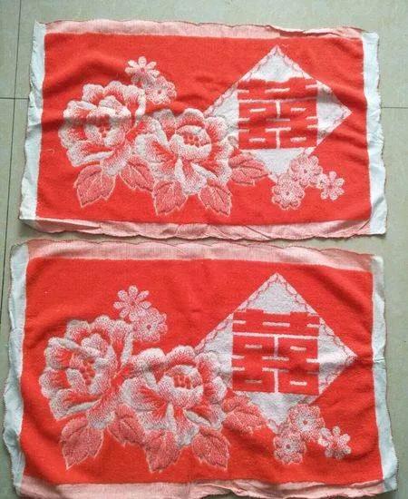 你可还记得黑白电视机上的彩色贴膜？回顾一些八九十年代生活用品