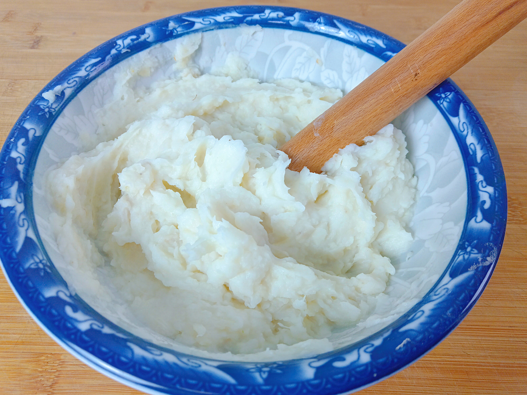 建议女人，多善待自己，少喝奶茶多吃6道菜，脸色红润，精神饱满