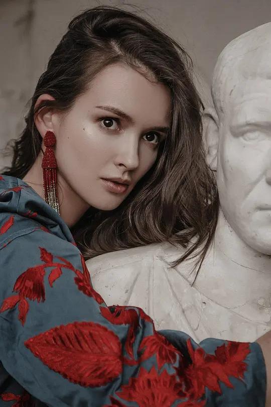 鐩樼偣淇勭綏鏂殑缇庡コ,甯︿綘浜嗚В鐪熷疄鐨勪縿缃楁柉缇庡コ