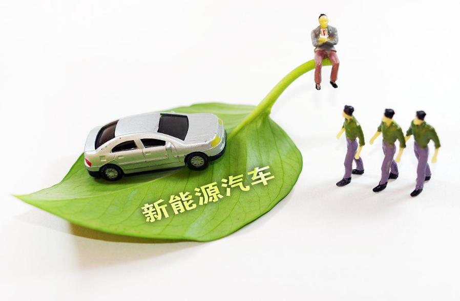 一年巨亏82亿，普通工人拿1700元底薪，董事长年薪12亿？