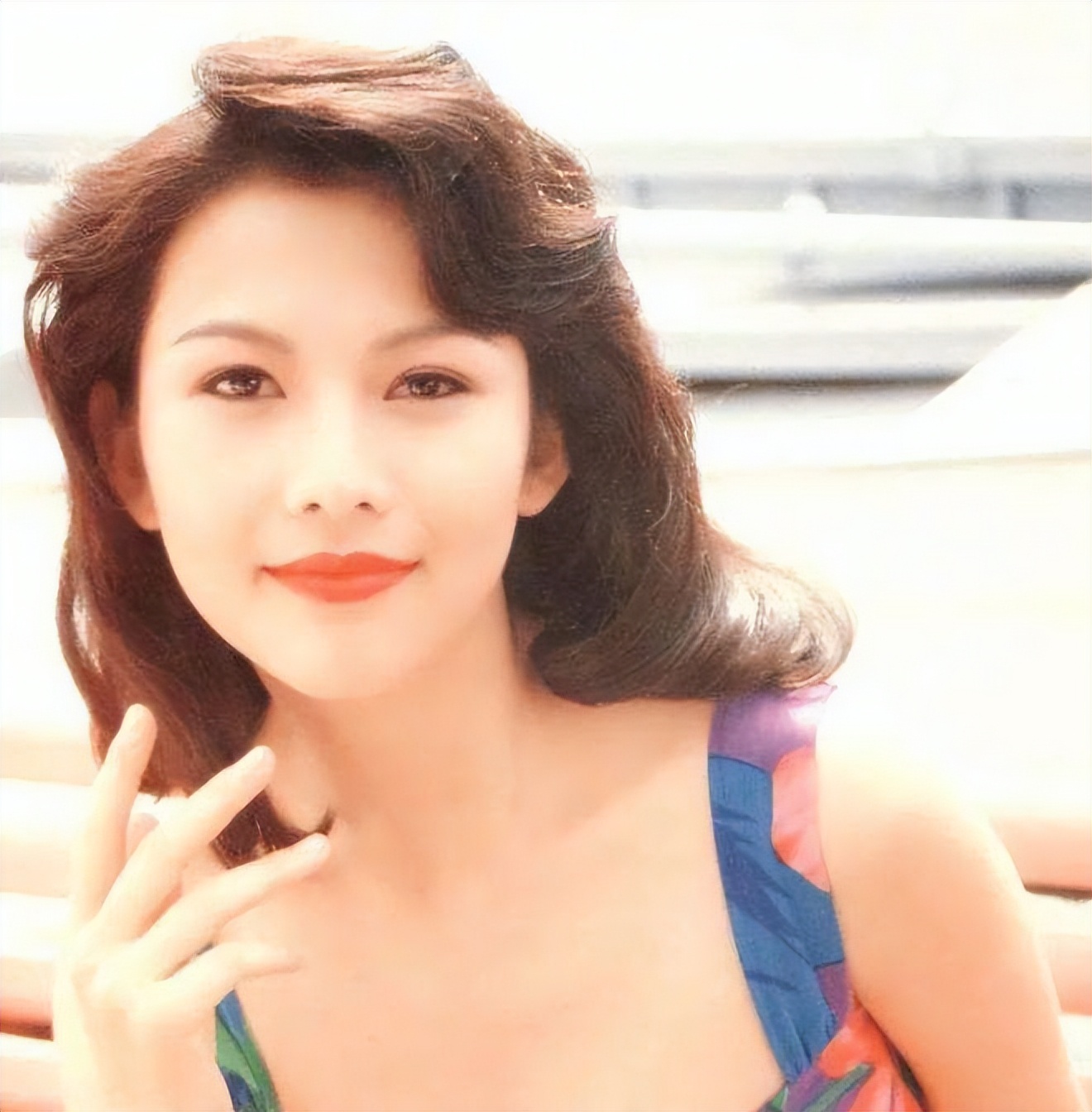 蔡少芬以前跟刘銮雄一起了几年,史上最惨的港姐是谁