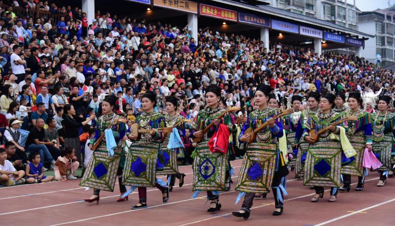 陈百祥参加村超,陈百祥王晶去吃喜酒打麻将