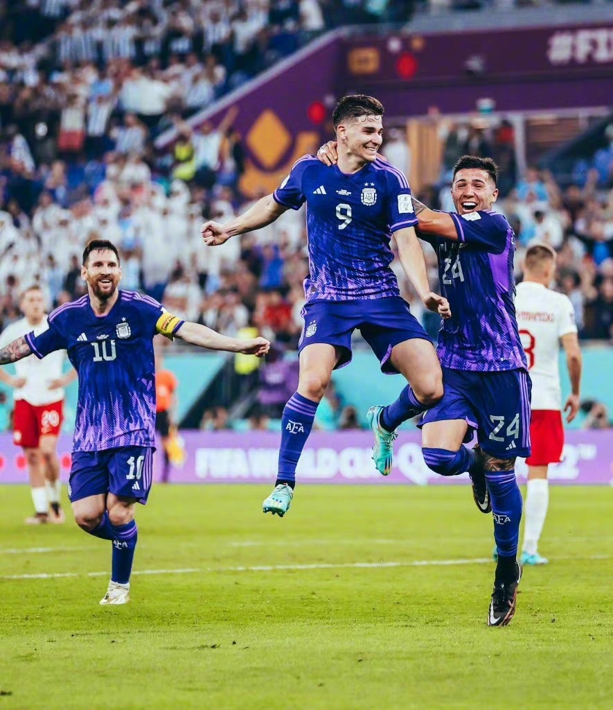 世界上最早的足球运动叫什么,足球是什么时候发展起来的