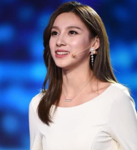 今年春晚主持人马凡舒个人简历,春晚主持人马凡舒收入