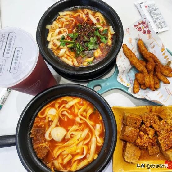 让吃货们如痴如醉的美食太好吃了,令人垂涎的酥肉米线