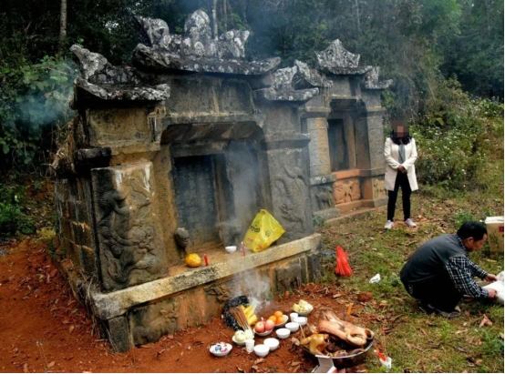 上坟不过未时是什么意思,今年清明牢记三人不上坟