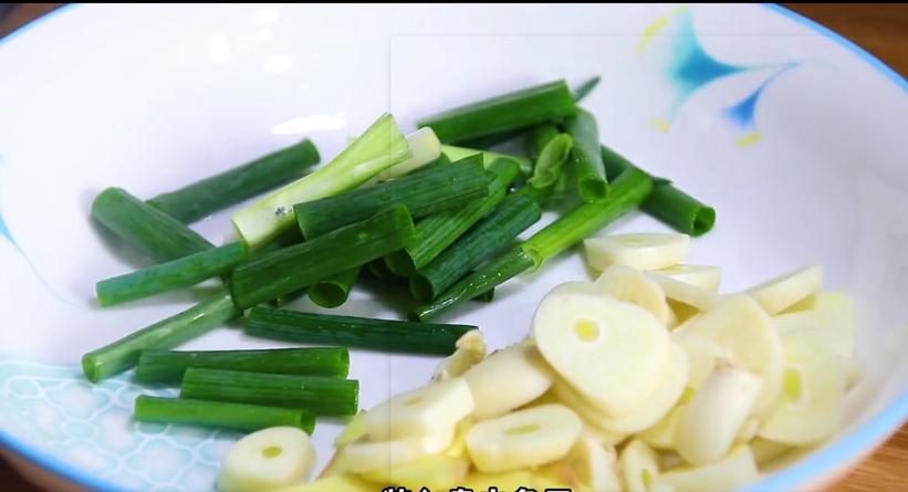 做红烧鱼怎么不掉鱼皮,做红烧鱼之前怎么处理鱼