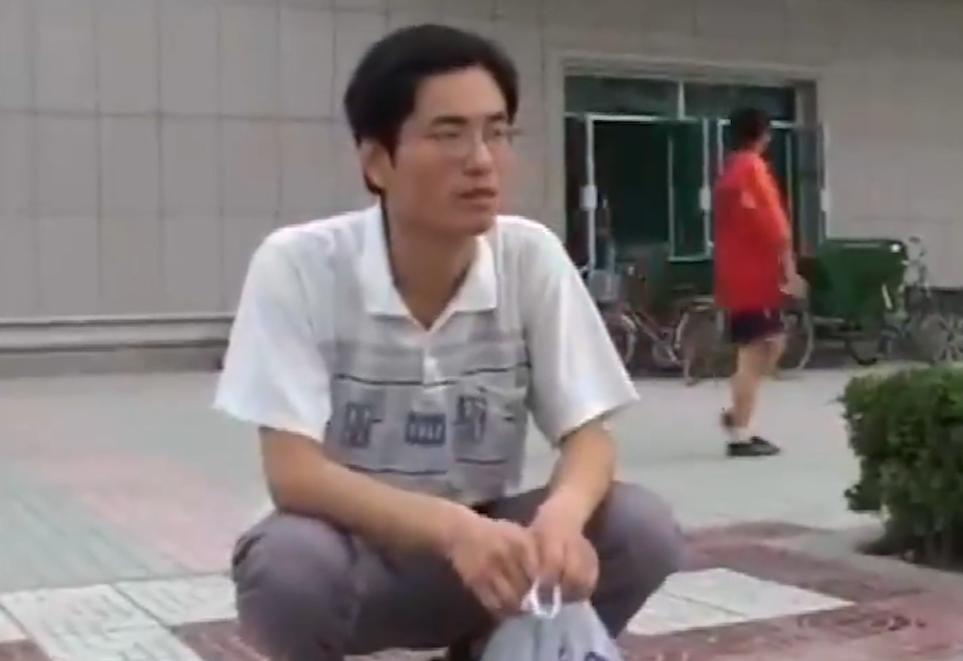 20年前，陕西农民把儿子供成大学生，毕业后月薪600，读书无用？