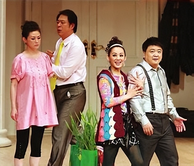 “狂野性感”的宁静，混娱乐圈无人敢*规则潜**，情史劲爆火辣