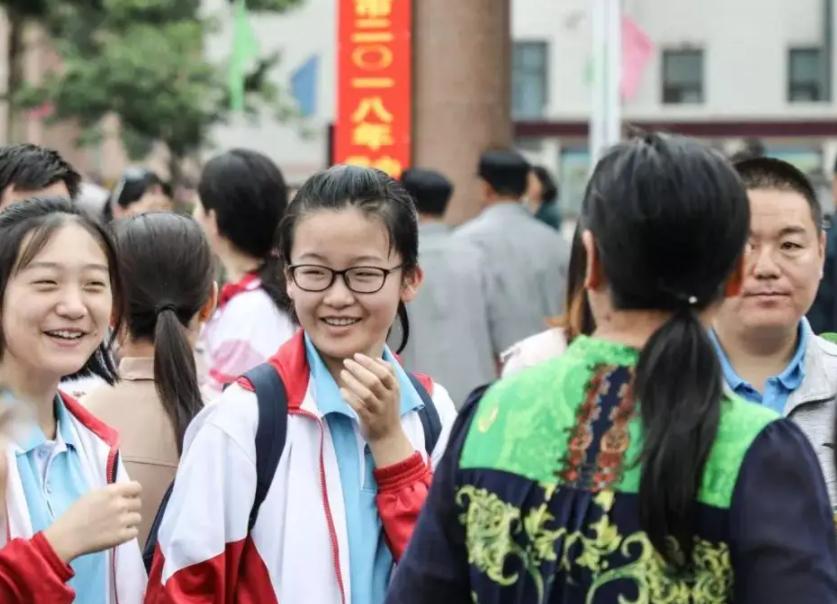 “我最想感谢中国男足”，中考考生被问想感谢谁，他的理由太好笑