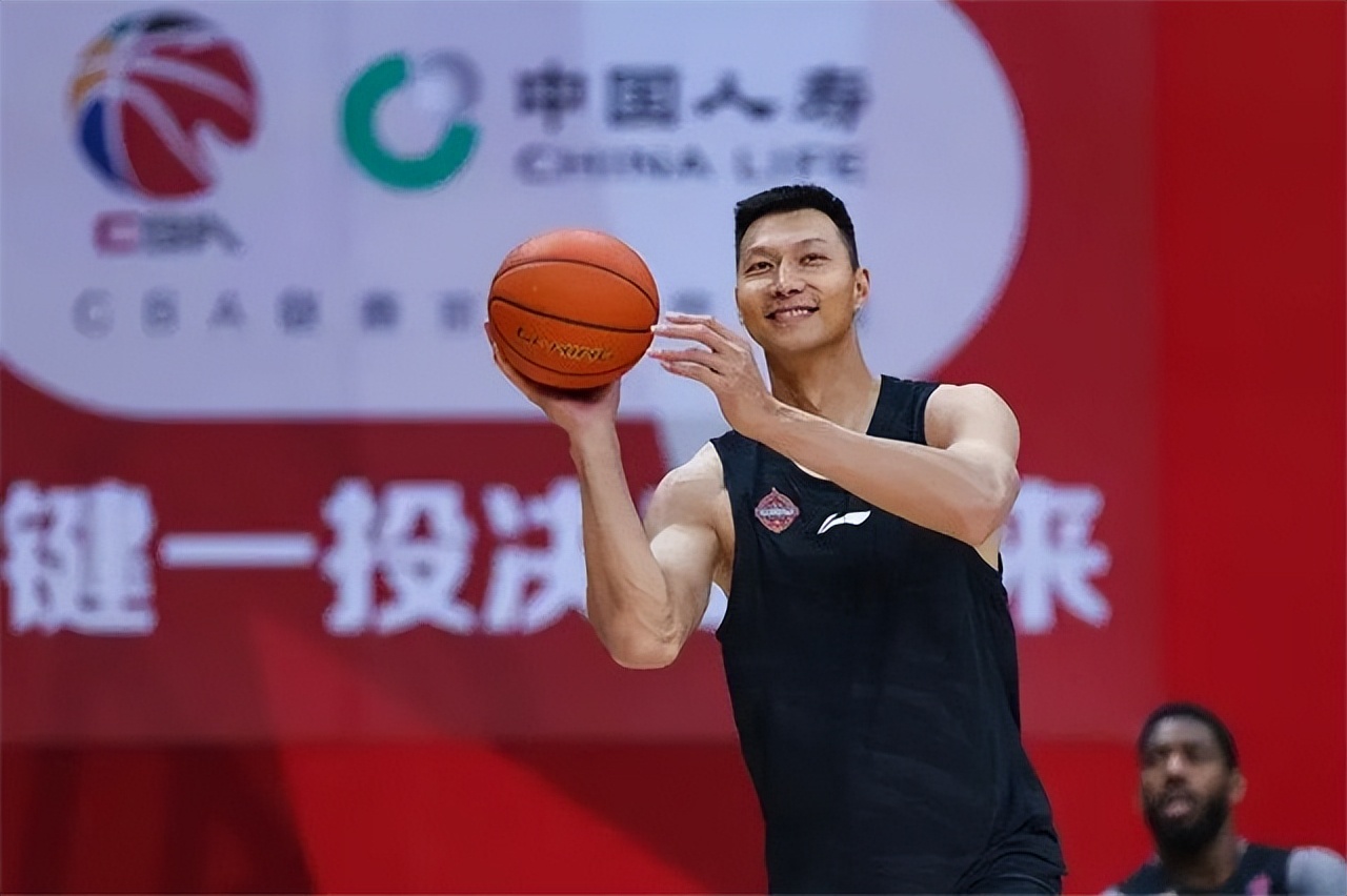 中国男篮黄金一代首发五虎现状：当官、当教练，只有他还在坚持