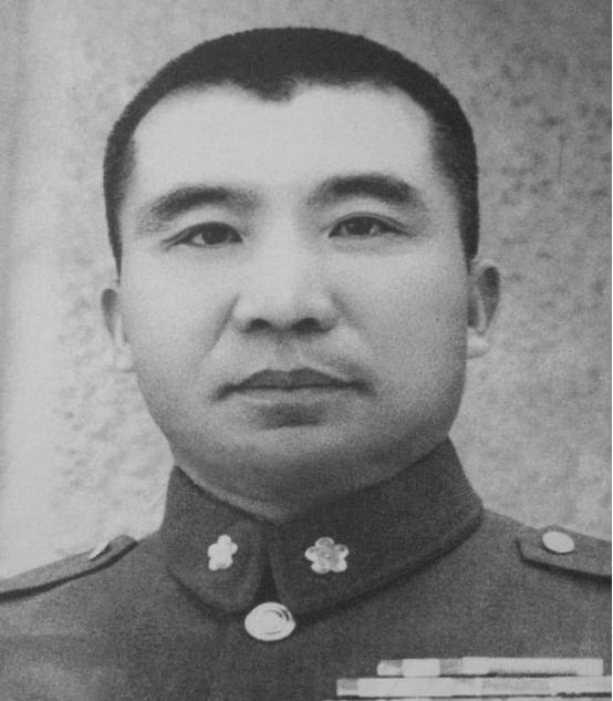 宋美龄与王耀武,1948年王耀武接见国民党将领