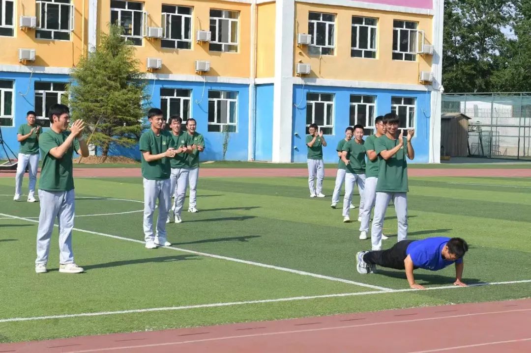 对刘畊宏的描写,刘畊宏很拽的角色