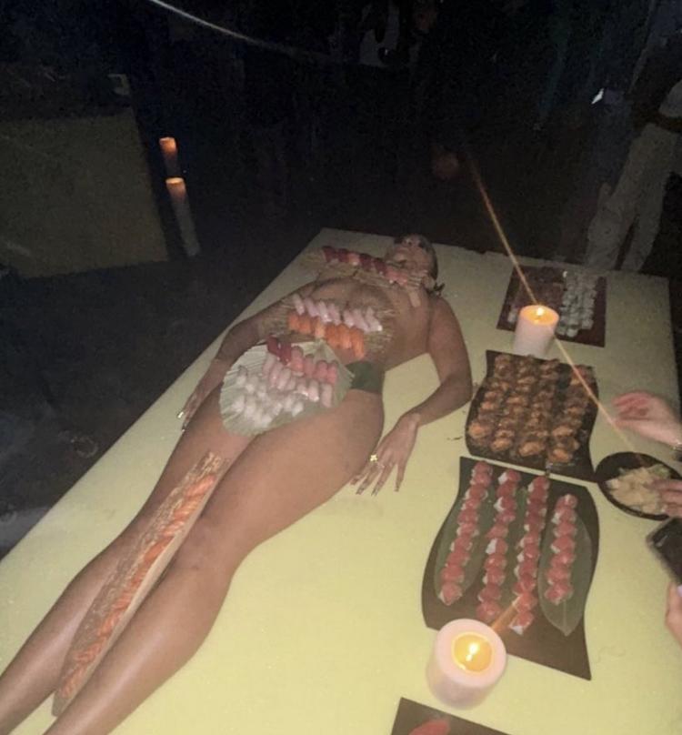 侃爷在纽约为女友庆生,侃爷庆祝生日