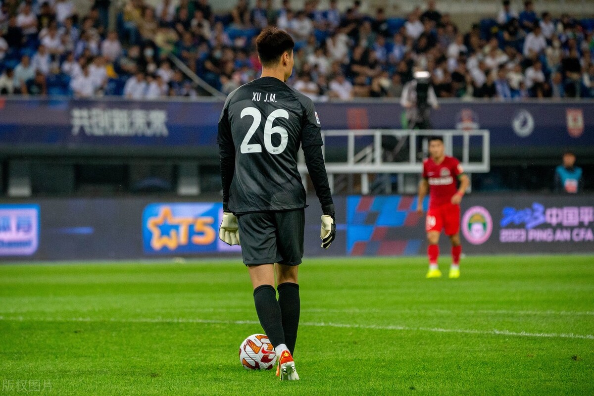 于根伟津门球衣,于根伟最喜欢的球鞋