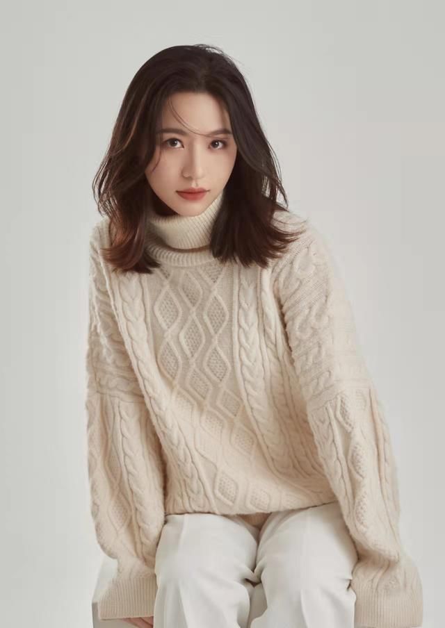 和杨紫飙戏受冯小刚赏识，北大校花彭高唱：北漂13年，我输得彻底