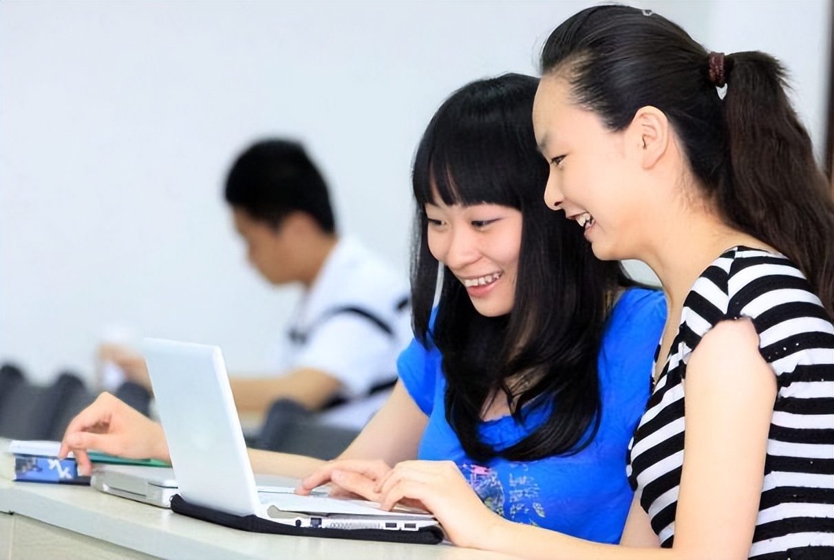 高中补课的学生高考成绩,重点高中三年补课最高能花多少钱