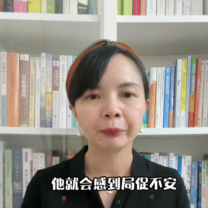 小孩总是抠手咬手怎么办,孩子爱抠指甲咬指甲