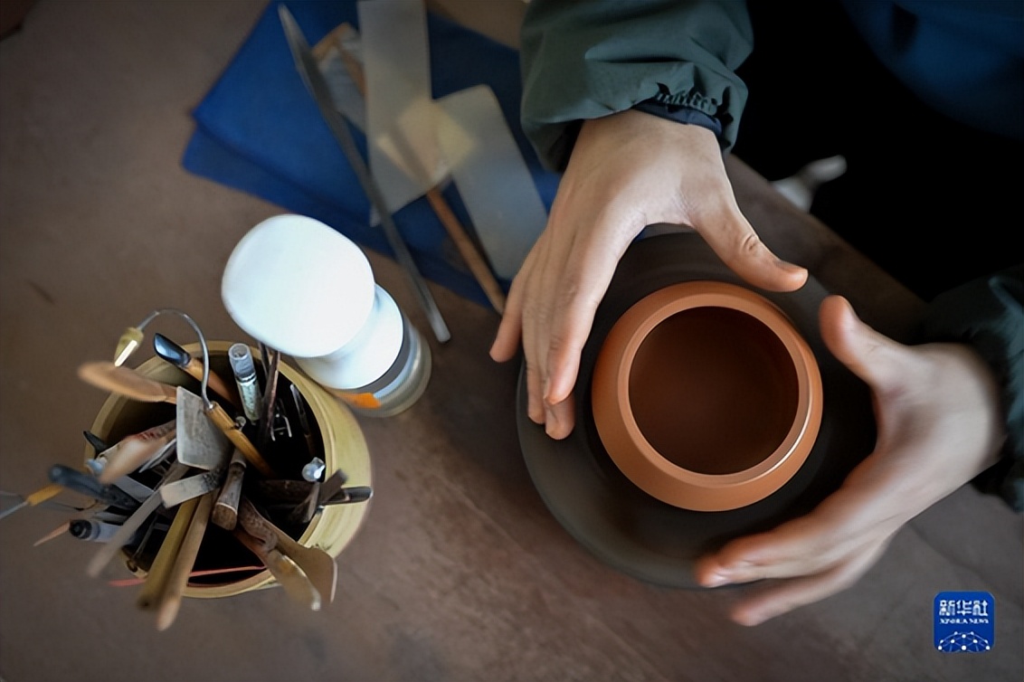 用泥巴做茶壶过程,泥巴做大茶壶