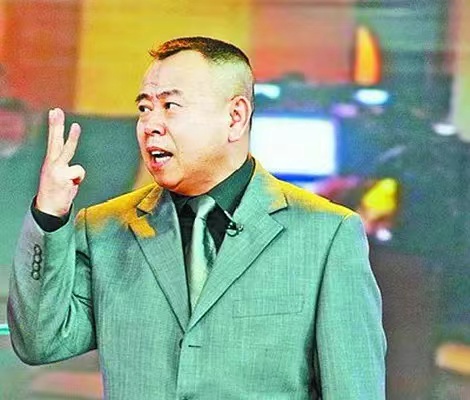 小品演员火力全开，影视演员居中调停，中国足球，一开口就输了