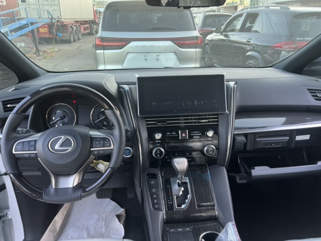 2022款雷克萨斯LM300，比埃尔法更显高贵与豪华