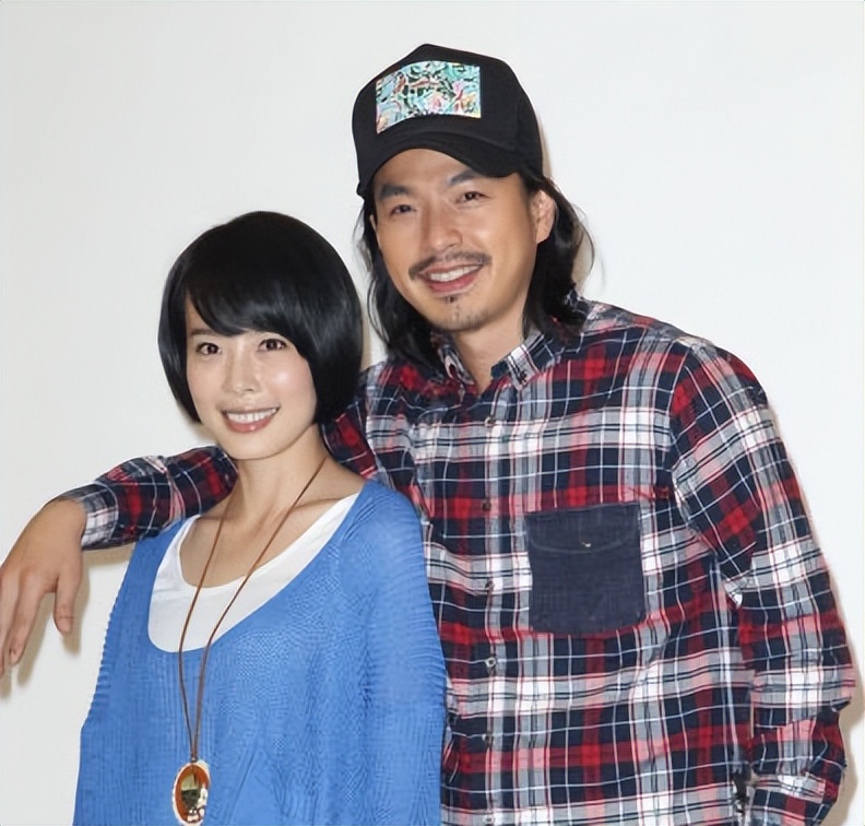 萧敬腾50岁准老婆背景超狂，双硕士星二代，被老萧2000万钻戒套牢