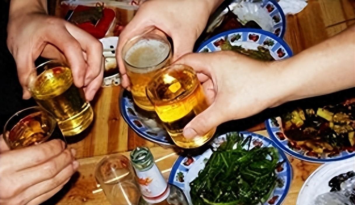 女子用毒药谋害丈夫一家,小伙被毒药毒害身亡