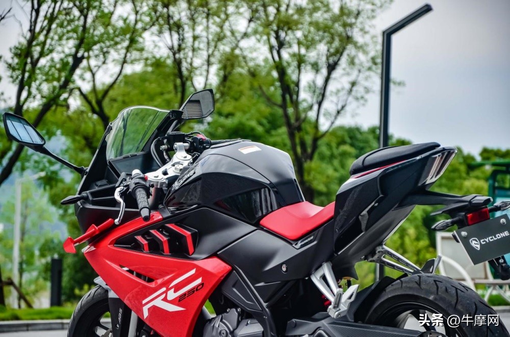 入门仿赛推荐1-2万双缸,赛科龙rc250仿赛震动大吗