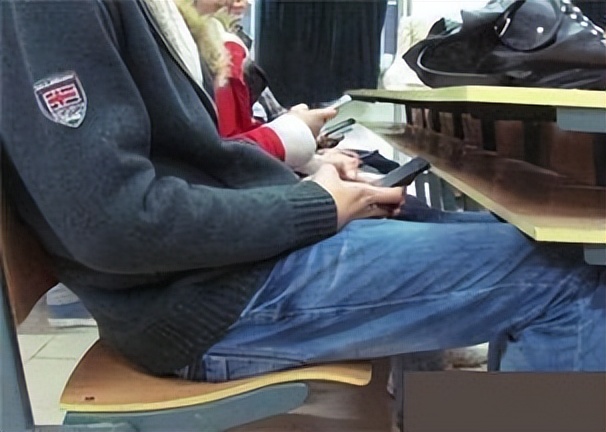 高中生手机成瘾解决方案,高中生应该有手机吗