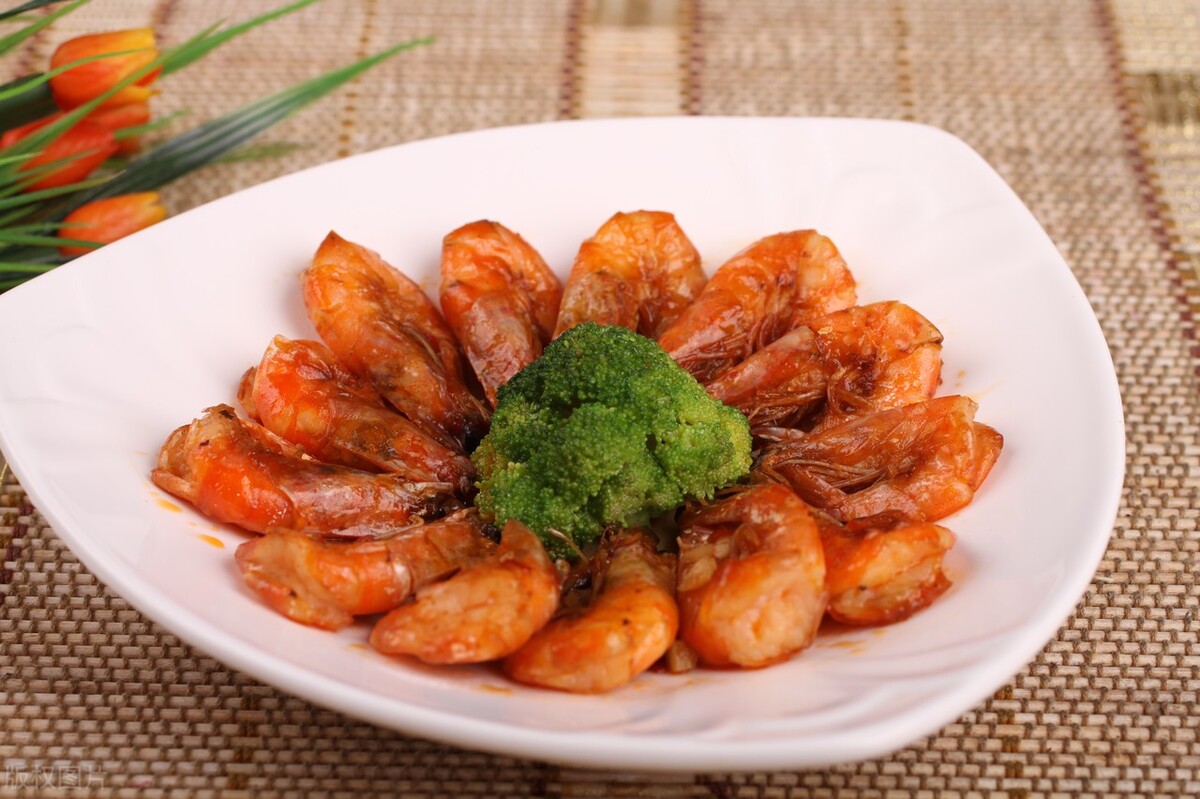 怎么用虾做出几道特别好吃的美食,用虾做一道不长肉的美食