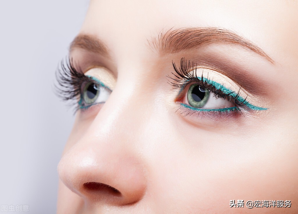 如何化妆不卡粉不脱妆,如何化妆自然而且漂亮