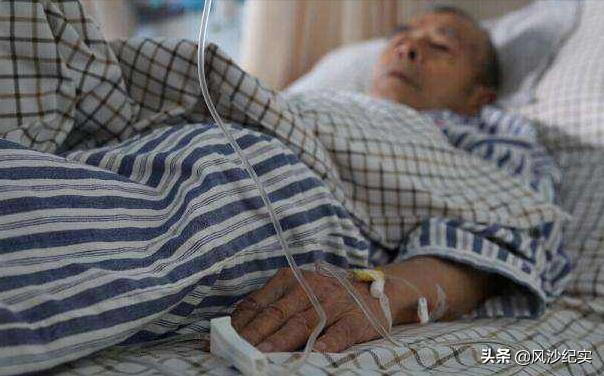 2021年父亲患癌去世，杭州女员工回家奔丧3天，公司：你被开除了