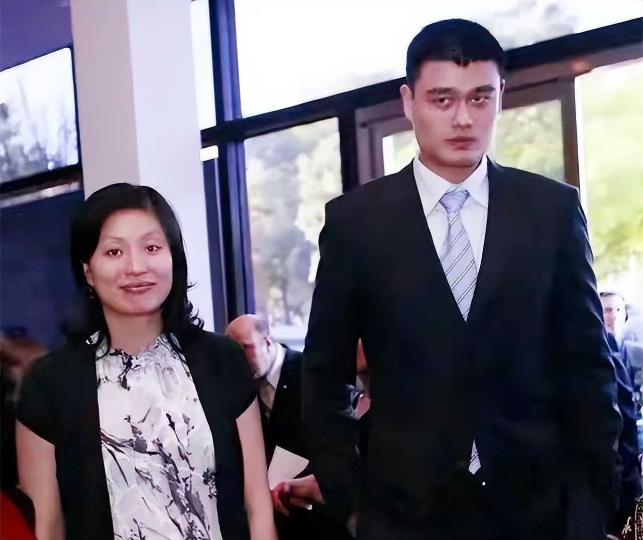 姚明和妻子叶莉的恩爱秘诀是什么,姚明和妻子的爱情故事