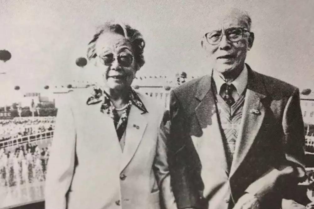 潜伏14年不被抓，原来保她的人不只是蒋介石，还有宋美龄