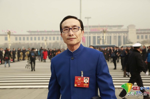 巩老师演讲,巩老师说男足