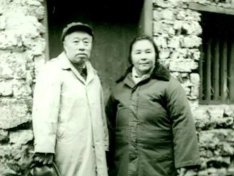 1964年，一妇女主动接近主席遭警卫阻拦，周总理连忙制止