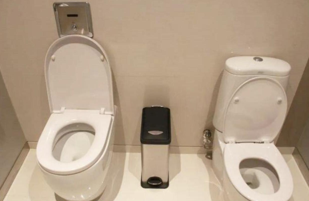 男孩被妈妈带进女厕所，趴地挨个偷看隐私部位，为何家长性无知？