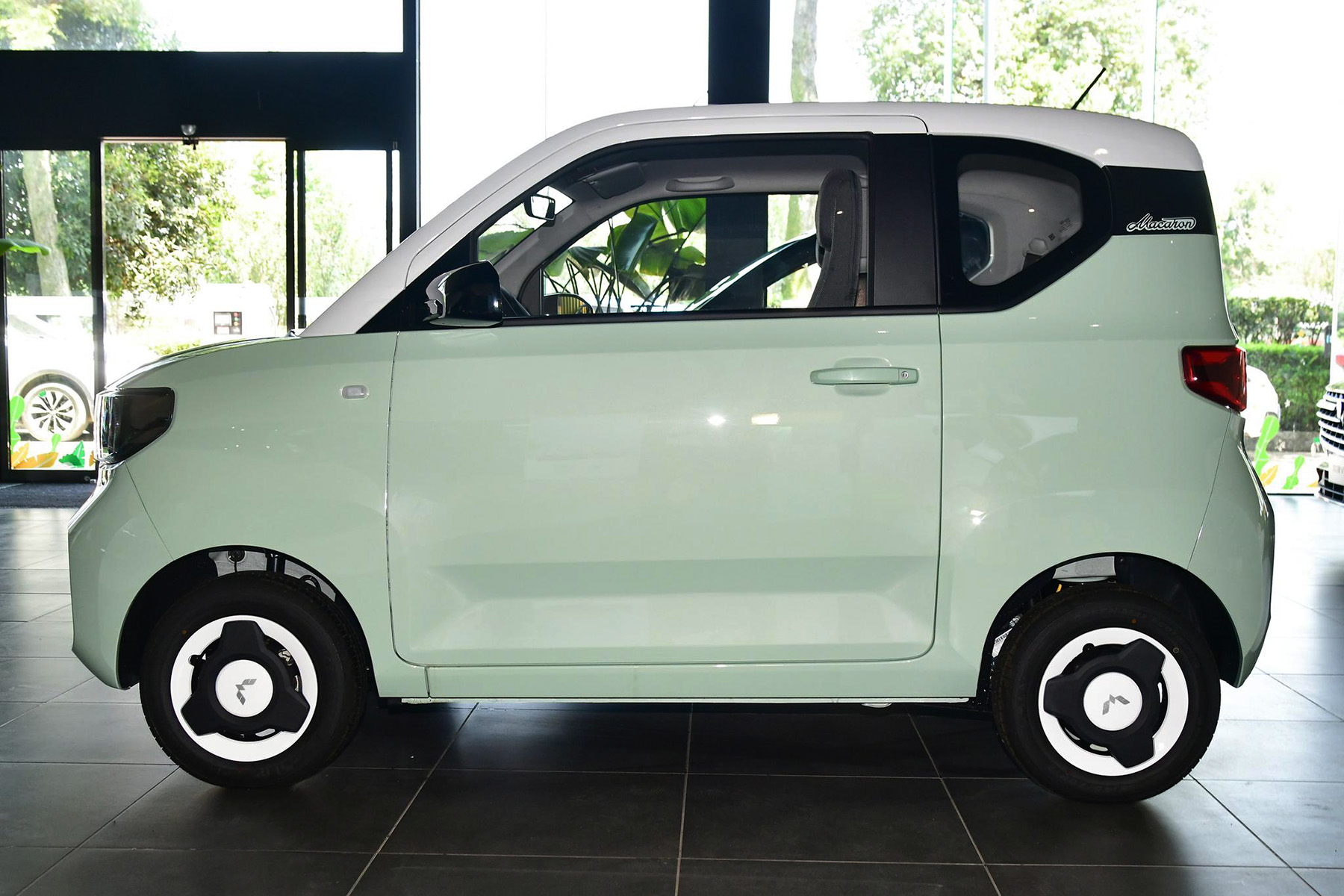 新款宏光miniev四门,宏光miniev2022年度款星空蓝