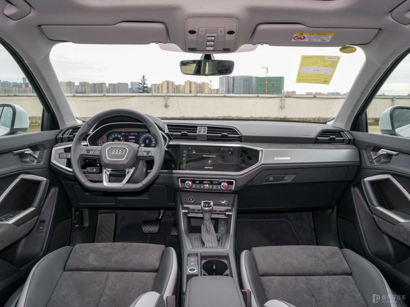 花200万买一辆奥迪被女朋友嘲讽,28岁的我负债累累