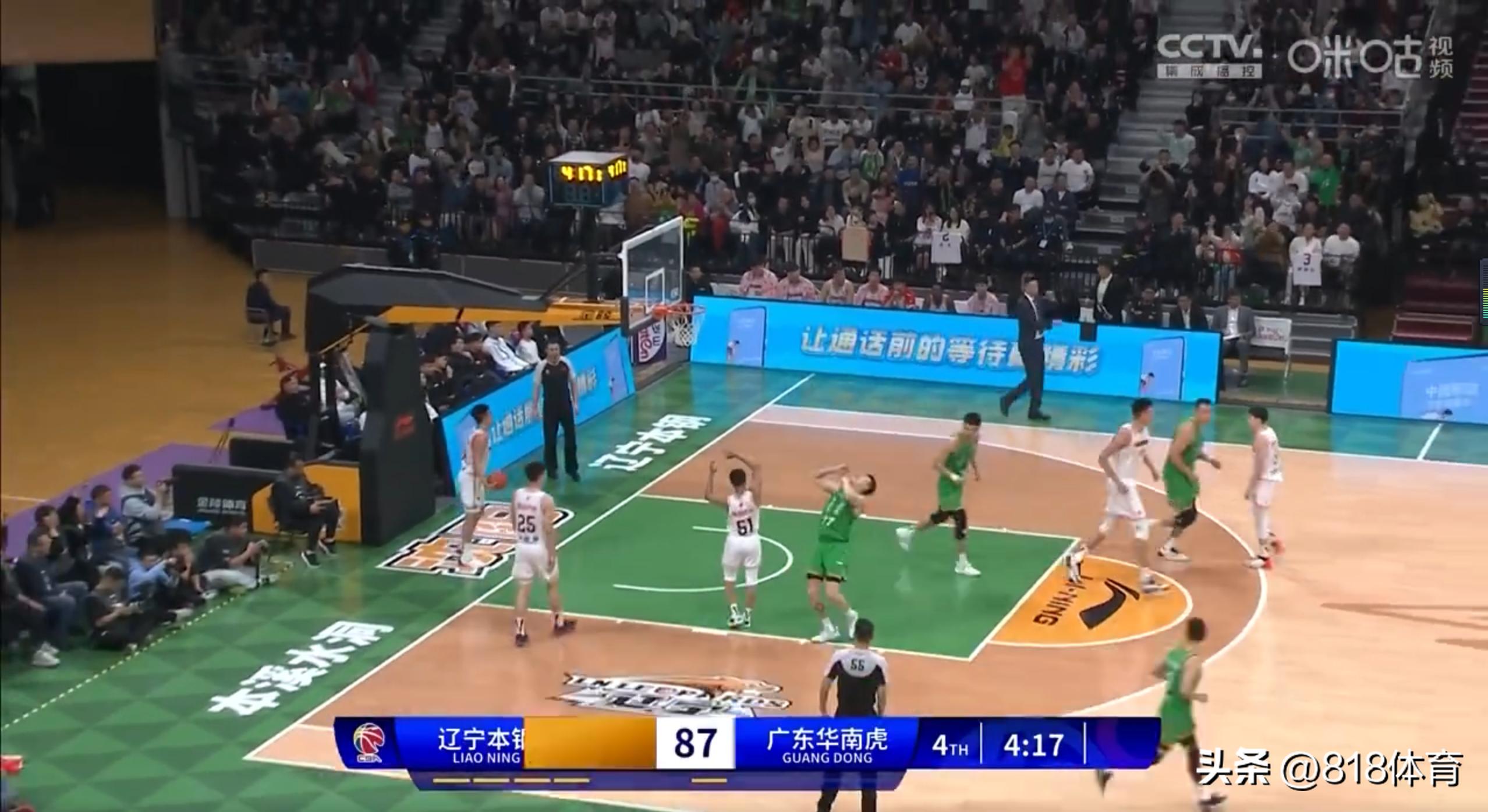 张镇麟劈扣韩国中锋,张镇麟扫堂腿肘击原视频