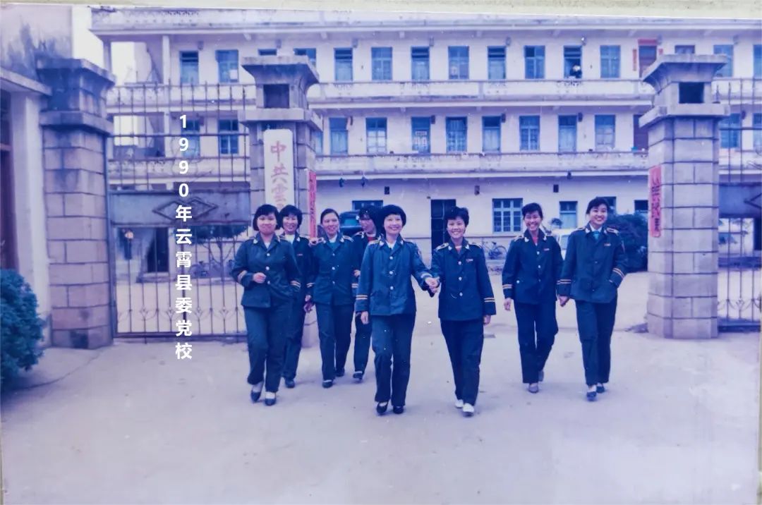 颁发第一代居民身份证,办第一代身份证感慨