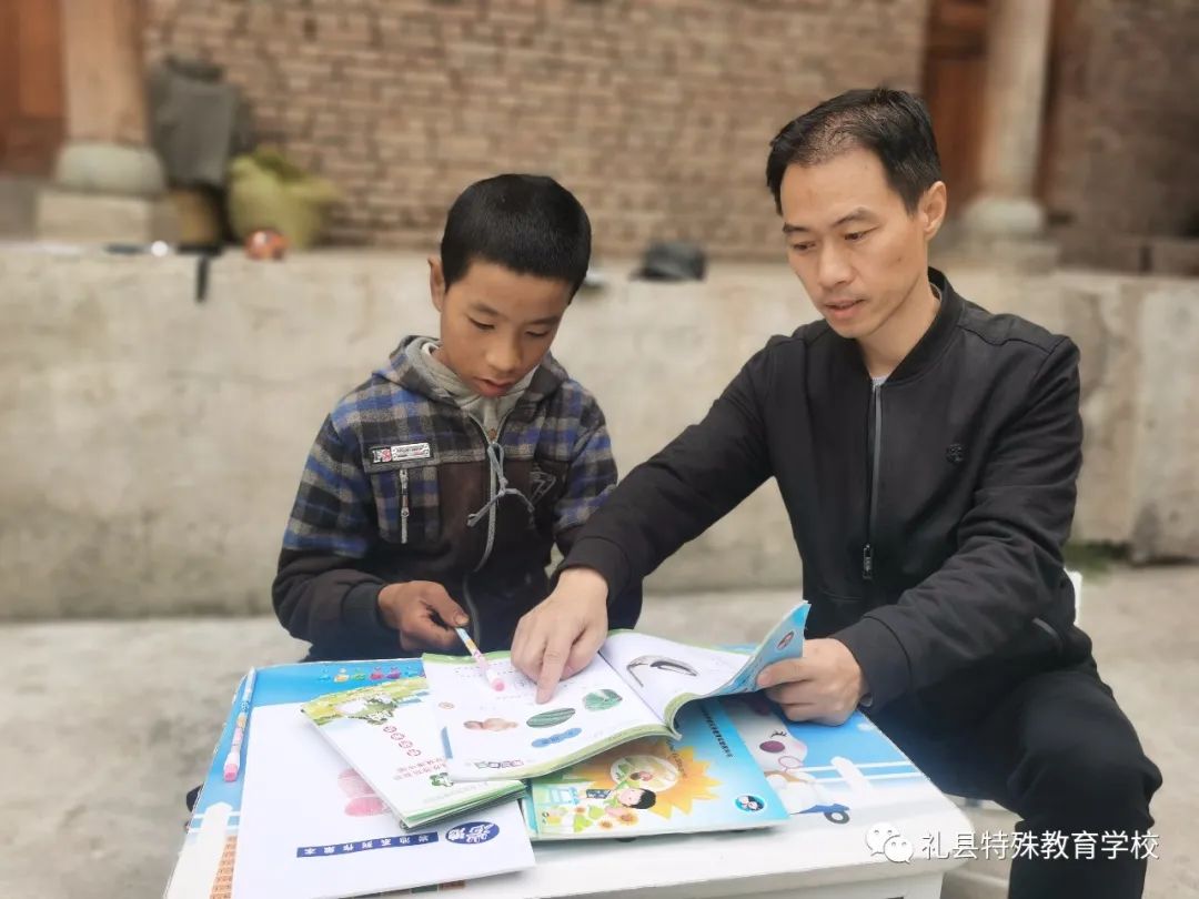 鐗规畩鏁欒偛瀛︽牎宸ヤ綔鍥炵湼,鐖卞績娴囩亴闈欏緟鑺卞紑