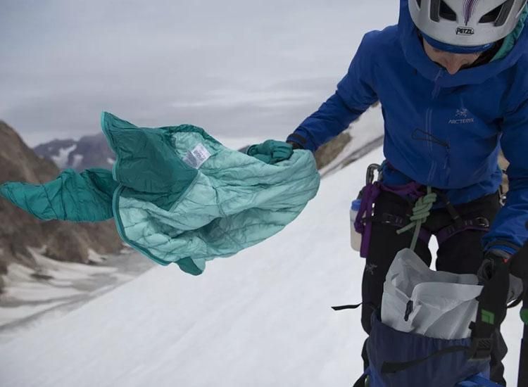 羽绒服性价比北面始祖鸟,大鹅羽绒服对比始祖鸟